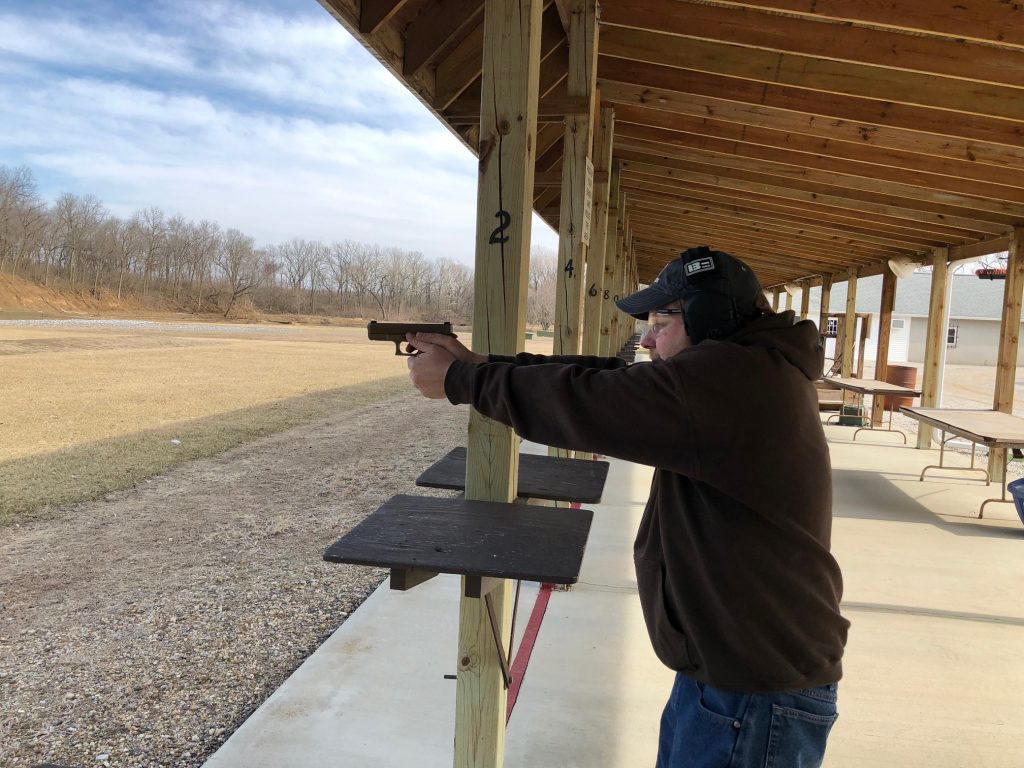 Dave Dolbee shooting the Glock 19X