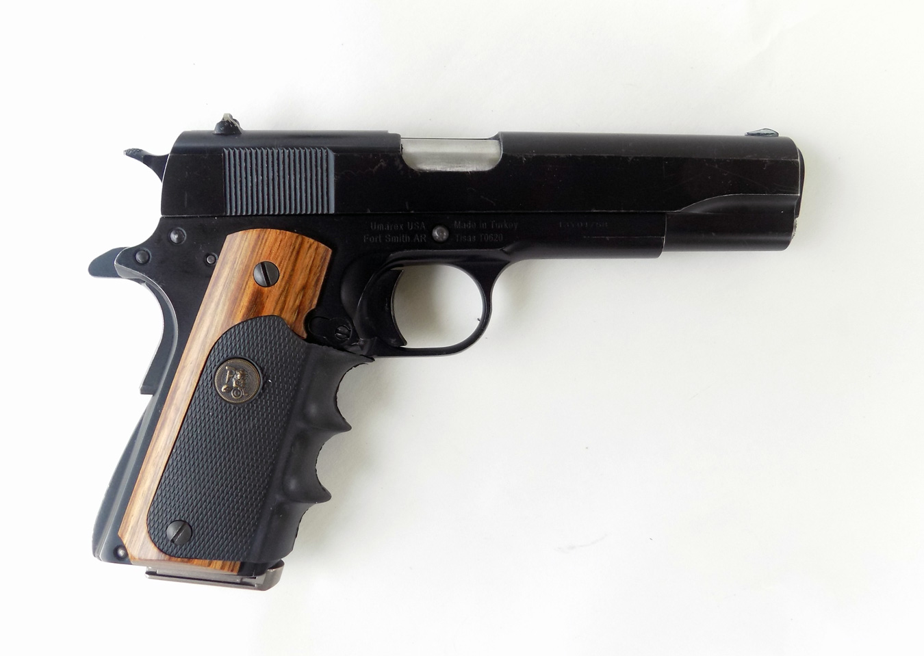 Regent R100 1911 semiautomatic .45 ACP handgun right profile