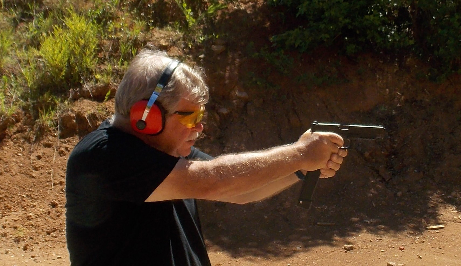 Bob Campbell shooting the Glock 35 two-handed