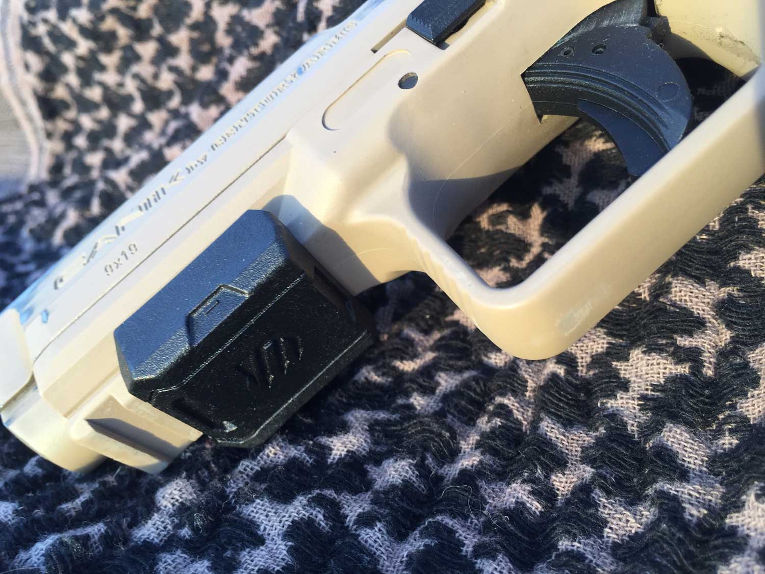 Canik TP9 SA, wearing the rail retention device