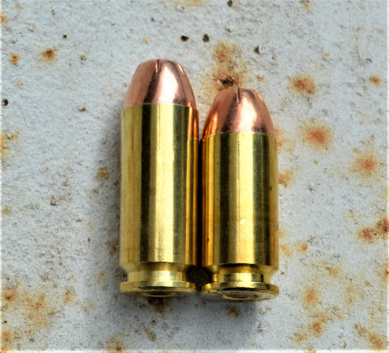 10mm cartridge versus .40 S&W cartridge