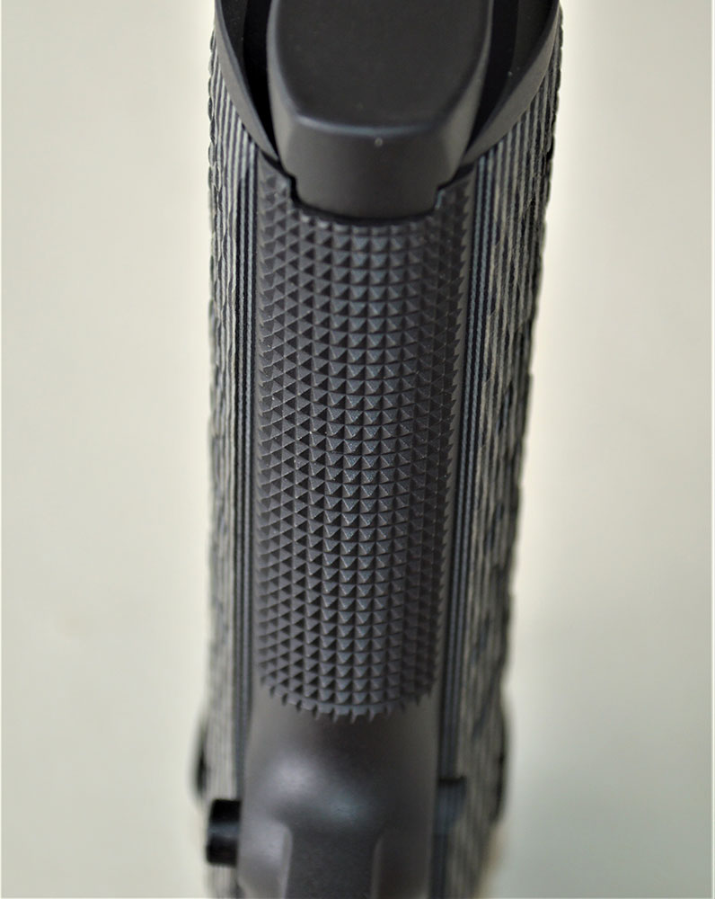 Front strap checkering on a 1911 pistol