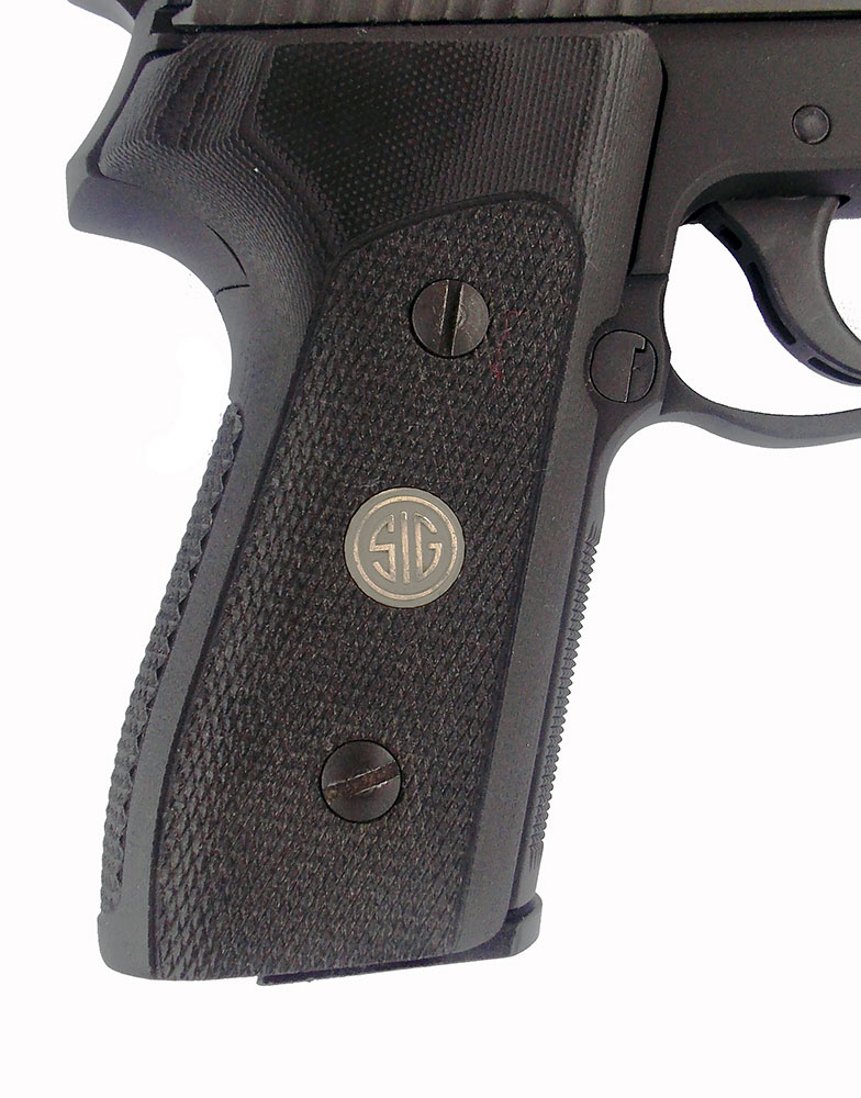 Grip and frame checkering on the SIG P225